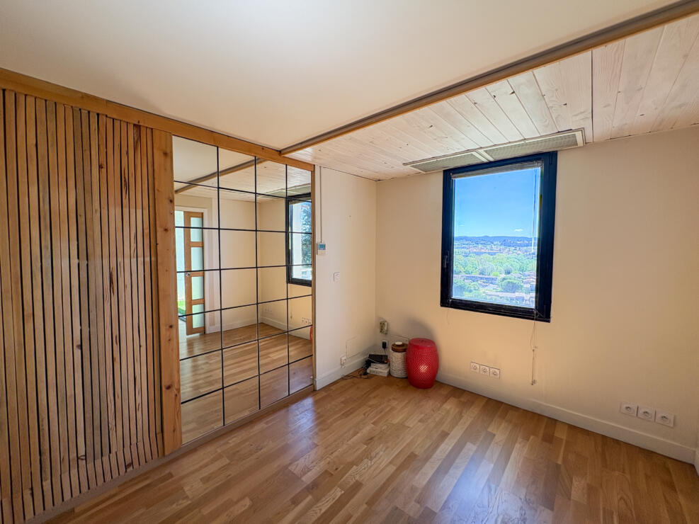 Postcard Views of Carcassonne – Apartment with Terraces & Private Guest Suite