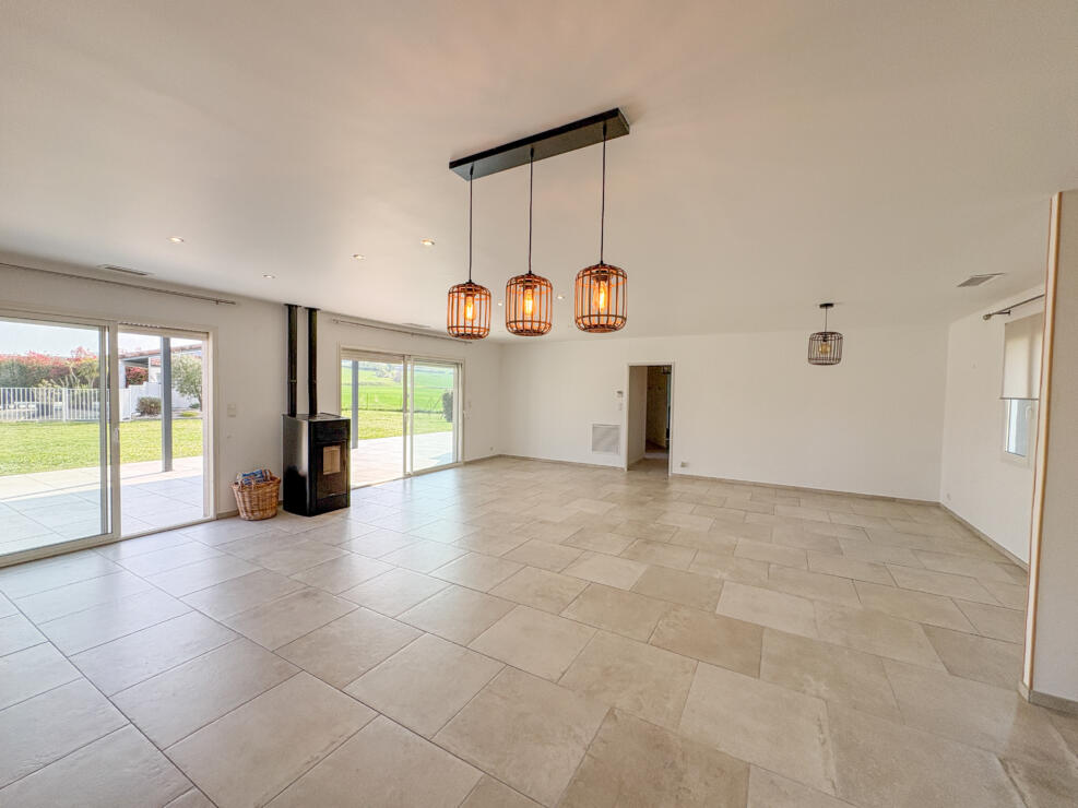 Elegant 6-Bedroom Single-Storey Villa with Pool, Landscaped Garden & Open Views