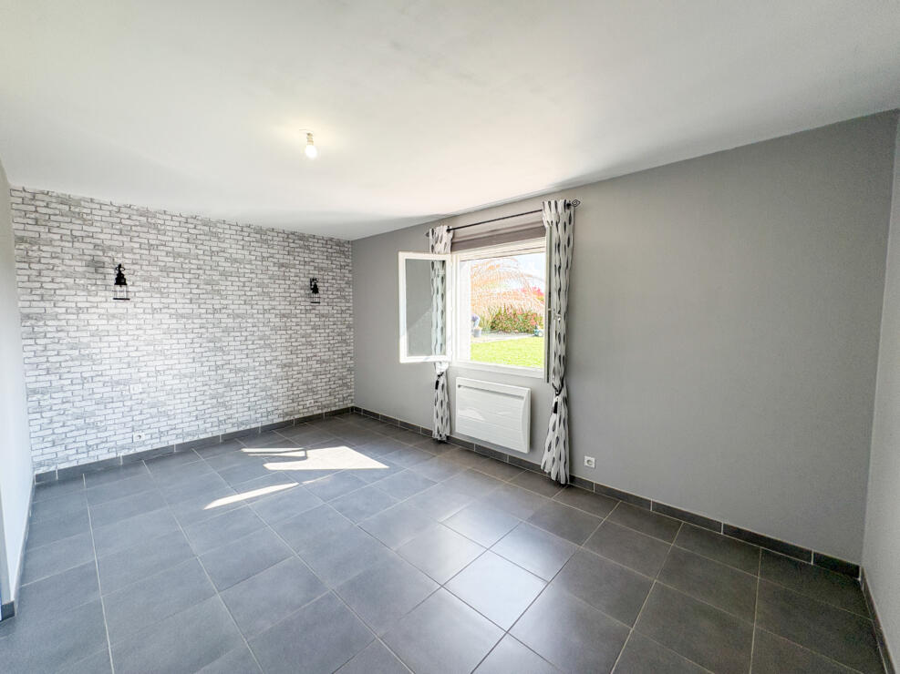 Elegant 6-Bedroom Single-Storey Villa with Pool, Landscaped Garden & Open Views