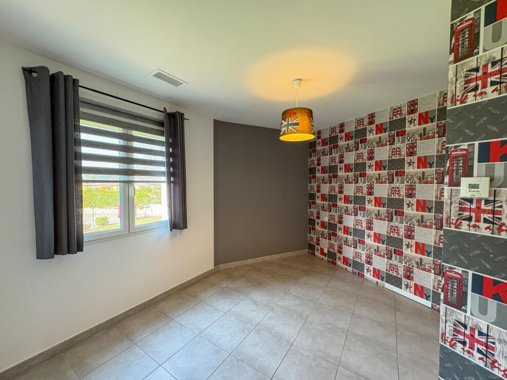 Elegant 6-Bedroom Single-Storey Villa with Pool, Landscaped Garden & Open Views