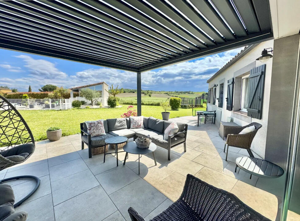 Elegant 6-Bedroom Single-Storey Villa with Pool, Landscaped Garden & Open Views
