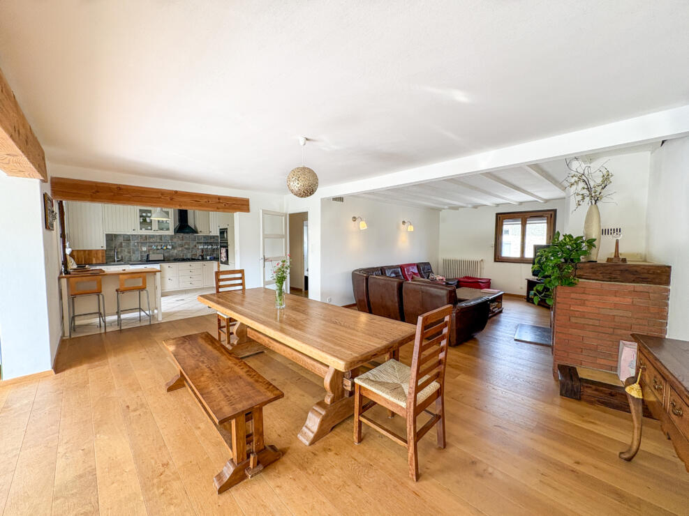 Beautiful Home with B&B Potential, Terraces and Garden – Foix Area