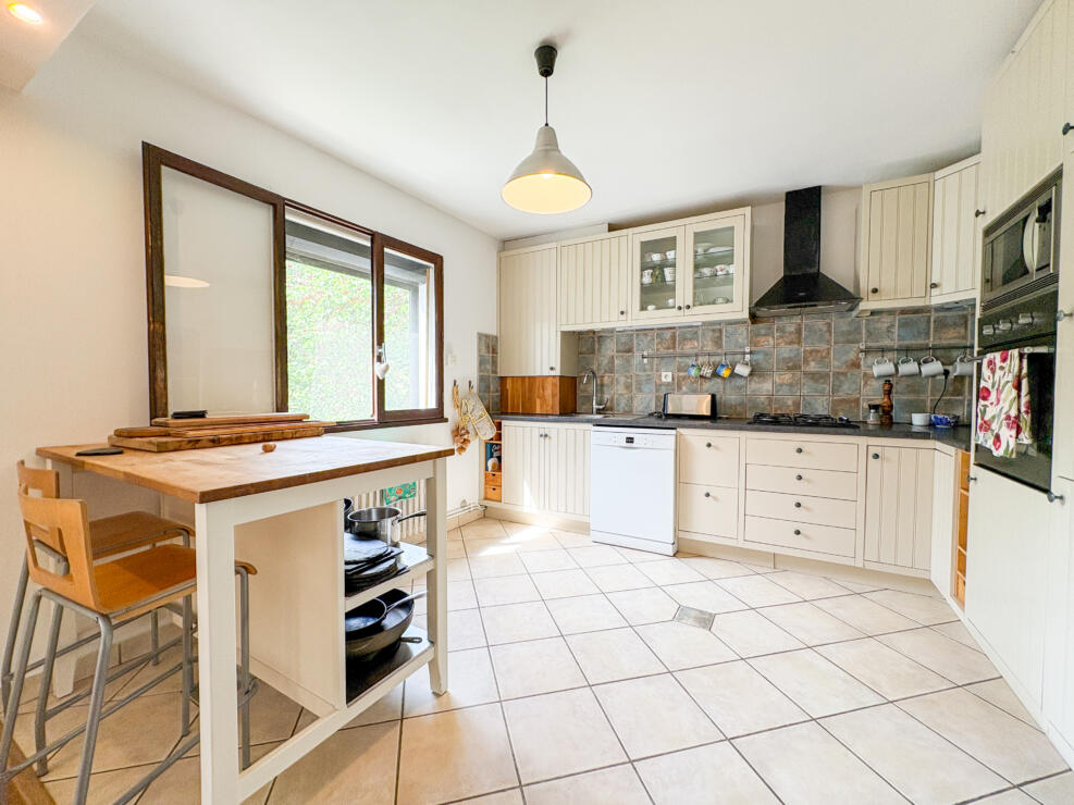 Beautiful Home with B&B Potential, Terraces and Garden – Foix Area