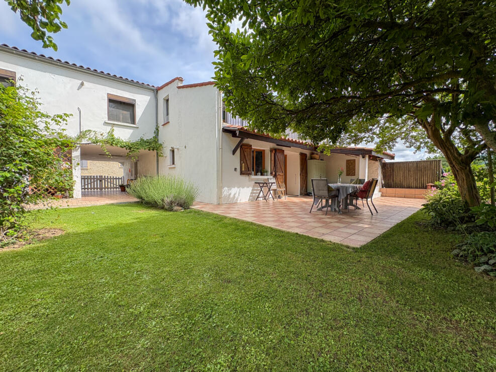 Beautiful Home with B&B Potential, Terraces and Garden – Foix Area
