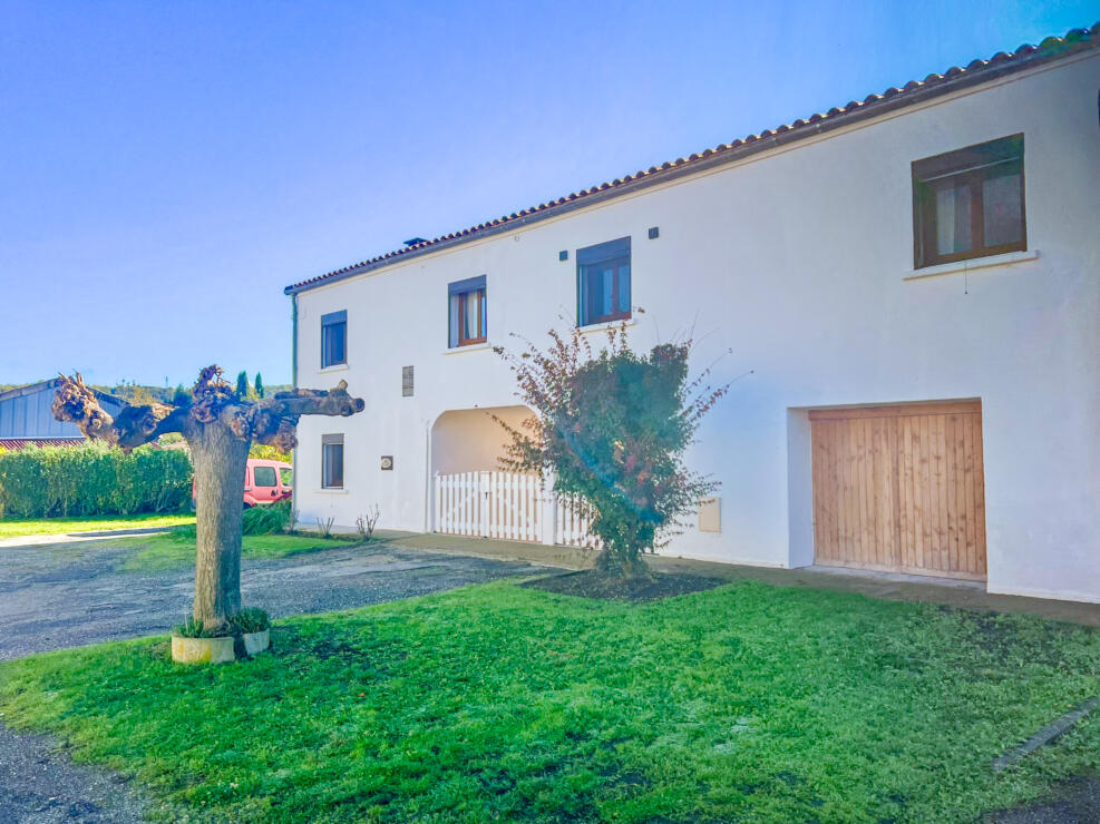 Beautiful Home with B&B Potential, Terraces and Garden – Foix Area