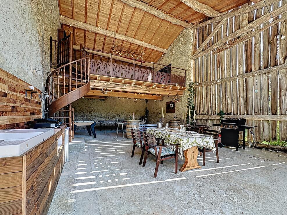 Character Property with Independent Gîte, Heated Pool and 1.5 ha of Woodland – 5 Minutes from Mirepoix