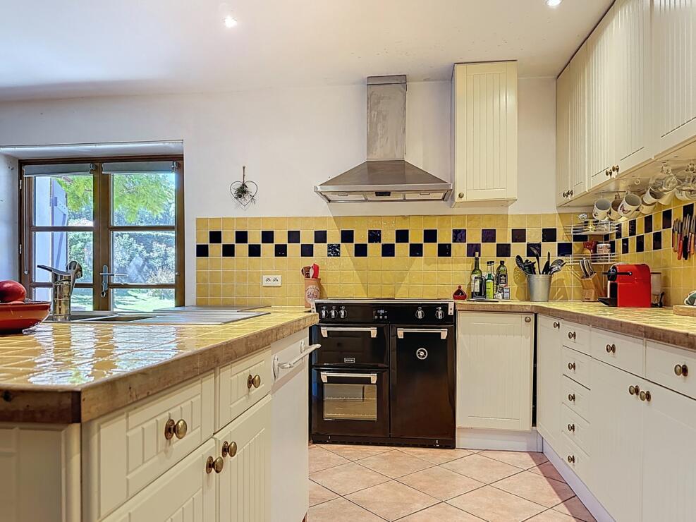 Character Property with Independent Gîte, Heated Pool and 1.5 ha of Woodland – 5 Minutes from Mirepoix