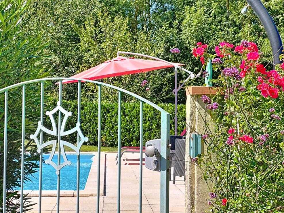 Character Property with Independent Gîte, Heated Pool and 1.5 ha of Woodland – 5 Minutes from Mirepoix