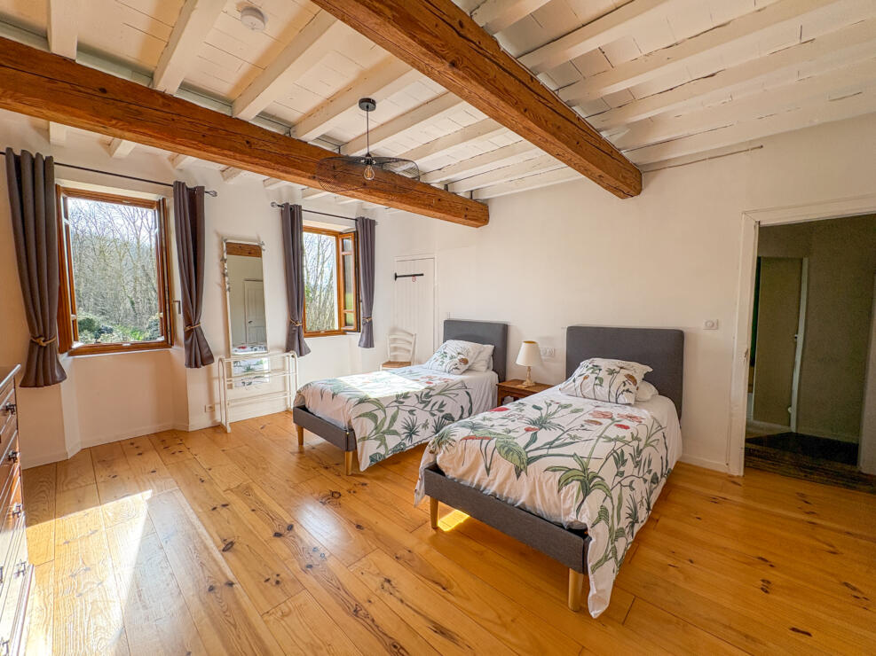 Character Property with Independent Gîte, Heated Pool and 1.5 ha of Woodland – 5 Minutes from Mirepoix