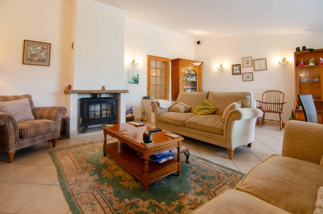 Spacious 4/5-bed family home with large garden, pool, double garage – B&B potential near Belpech