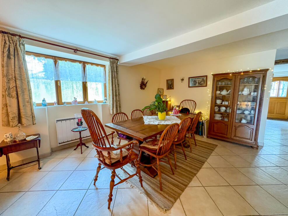 Spacious 4/5-bed family home with large garden, pool, double garage – B&B potential near Belpech