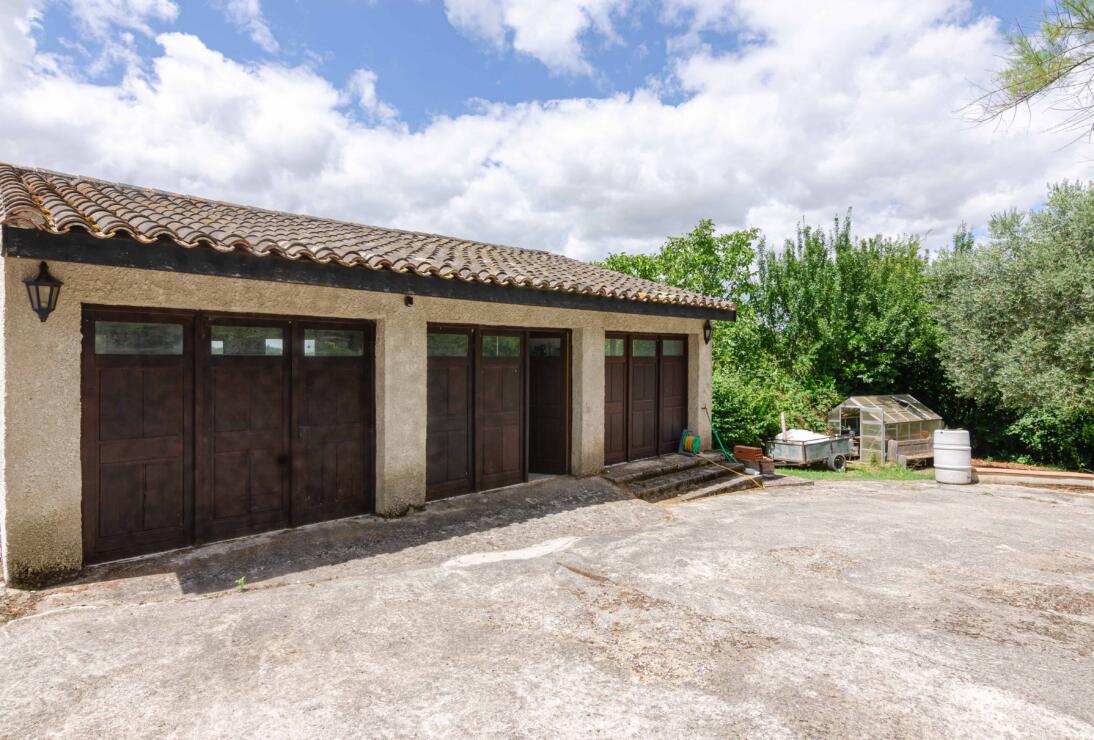 Spacious 4/5-bed family home with large garden, pool, double garage – B&B potential near Belpech