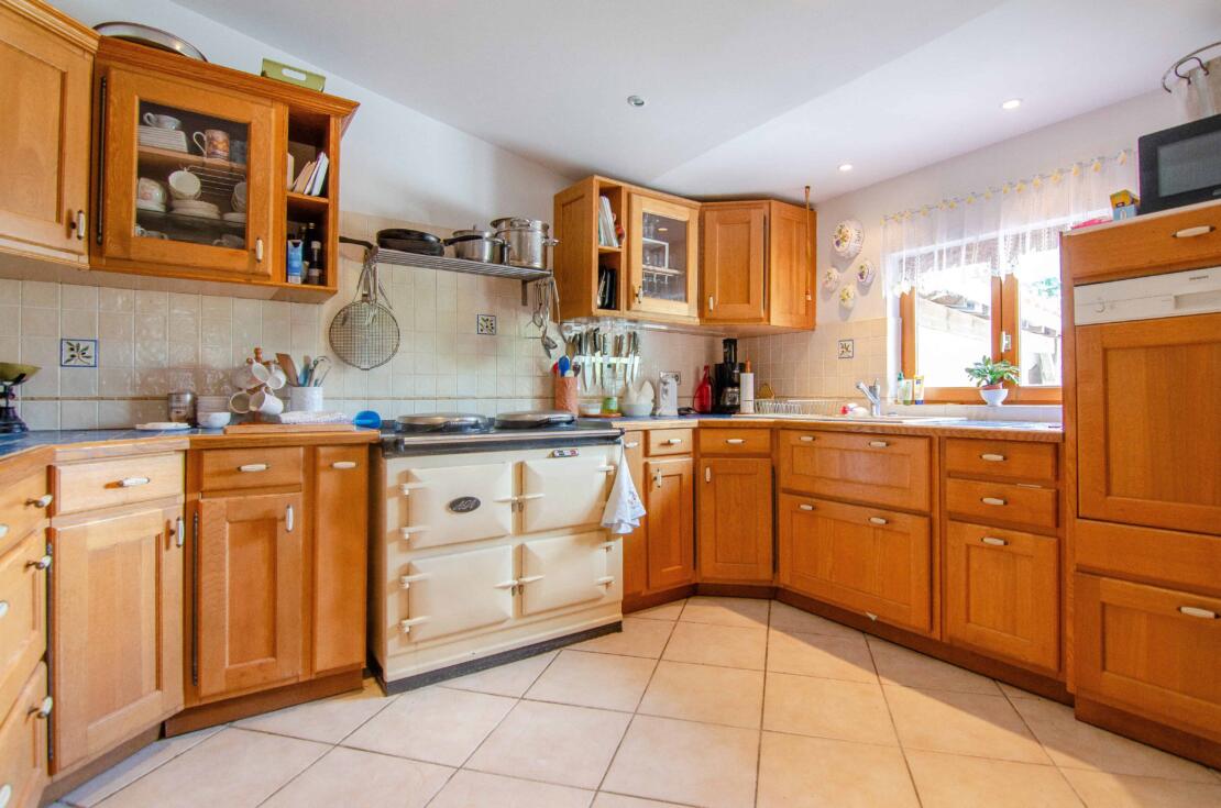 Spacious 4/5-bed family home with large garden, pool, double garage – B&B potential near Belpech