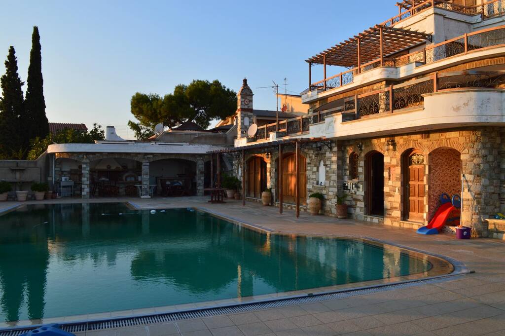 Villa in Kalivia Thorikou, Rest Of Attica, Greece – GDOMV3