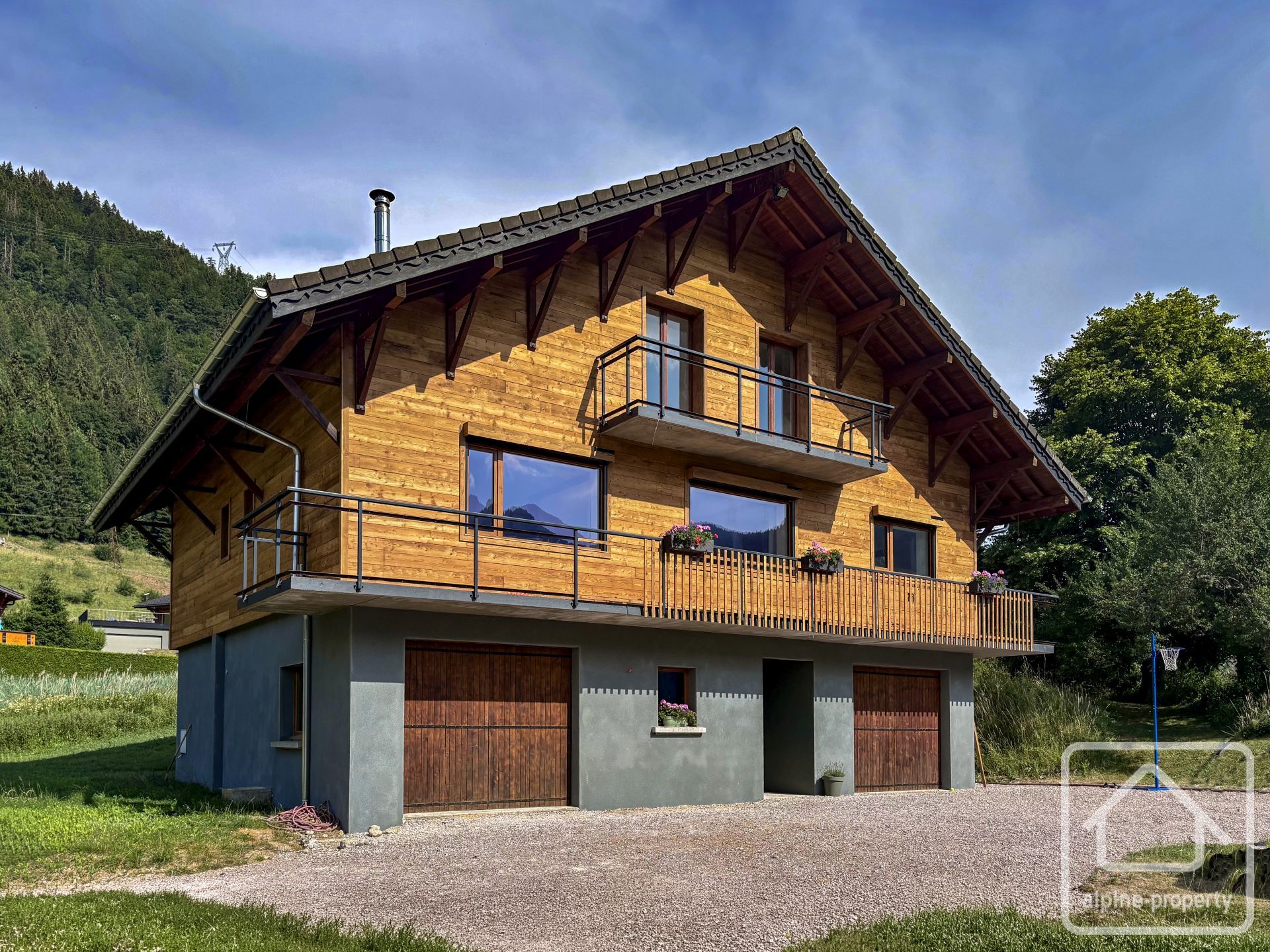 A Rare Chalet In A Prime Setting, Just Two Minutes From The Heart Of Le Biot – TOUVIERESJD