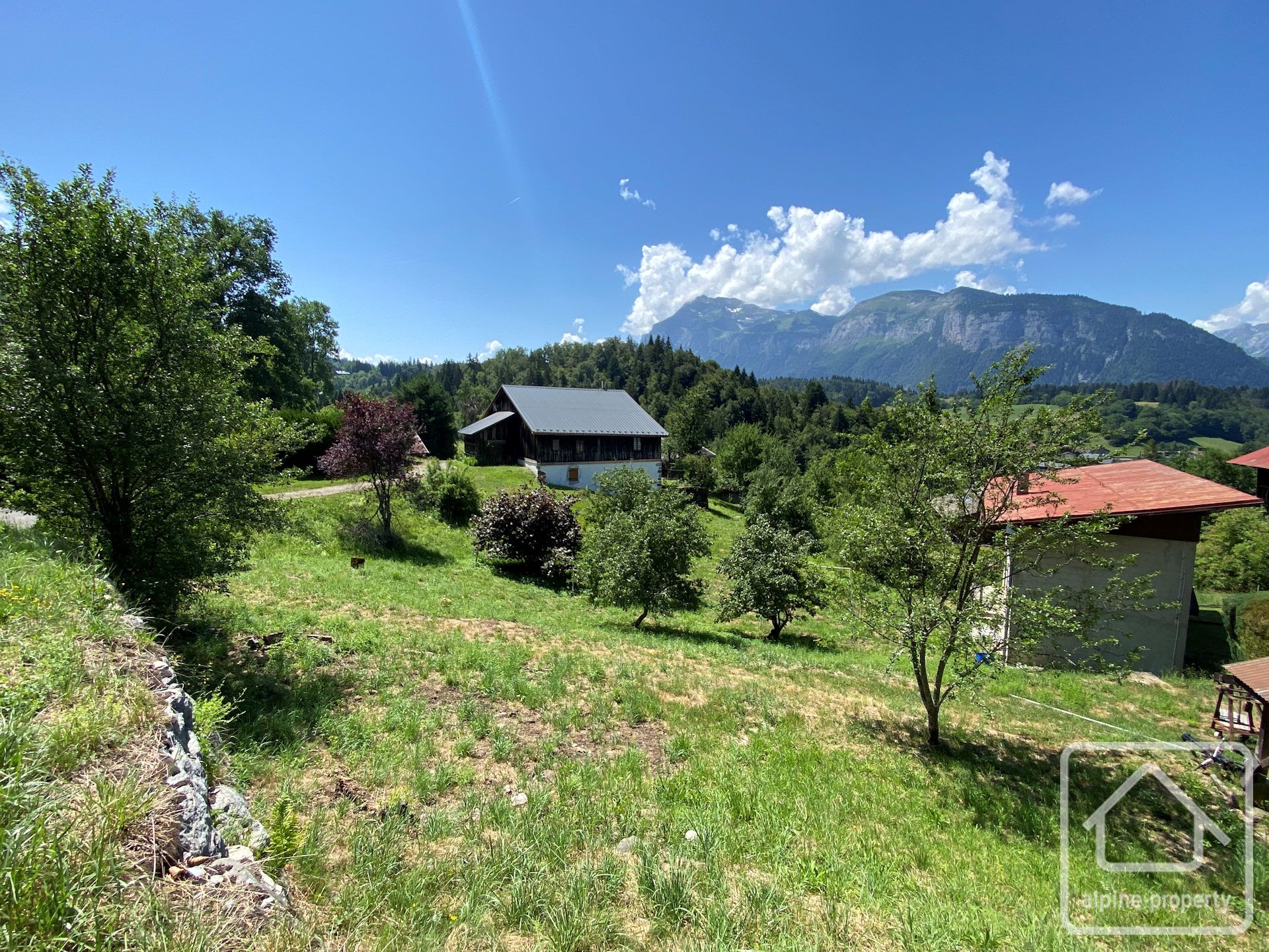 650m² Plot Of Land With Utilities At The Edge Of It And An Unobstructed View. – TERRAINDESCATELUS