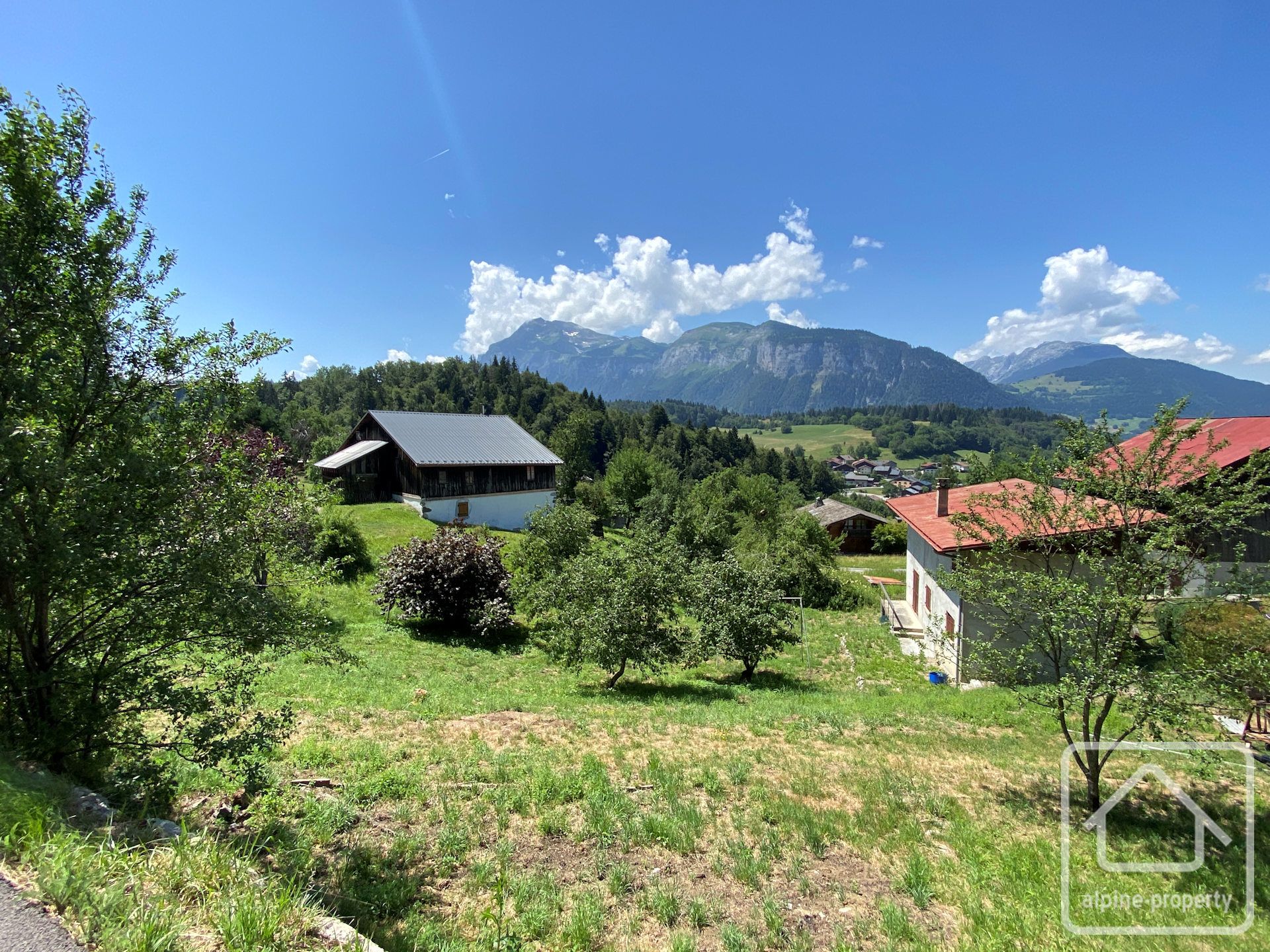 650m² Plot Of Land With Utilities At The Edge Of It And An Unobstructed View. – TERRAINDESCATELUS