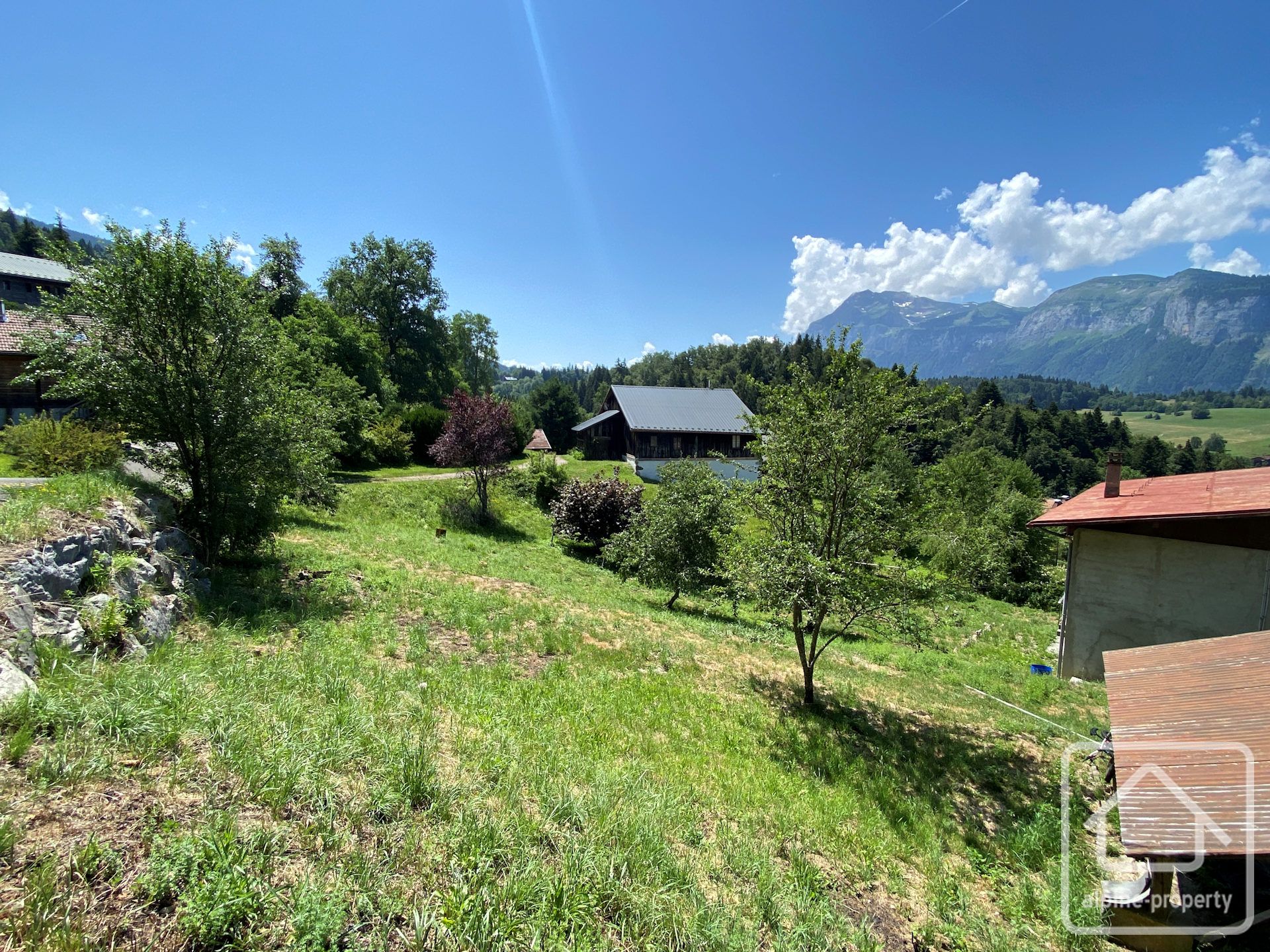 650m² Plot Of Land With Utilities At The Edge Of It And An Unobstructed View. – TERRAINDESCATELUS