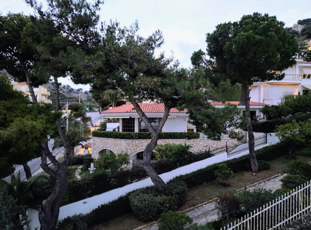 6 bedroom Maisonette in Vouliagmeni, Athens – South, Greece – 65867