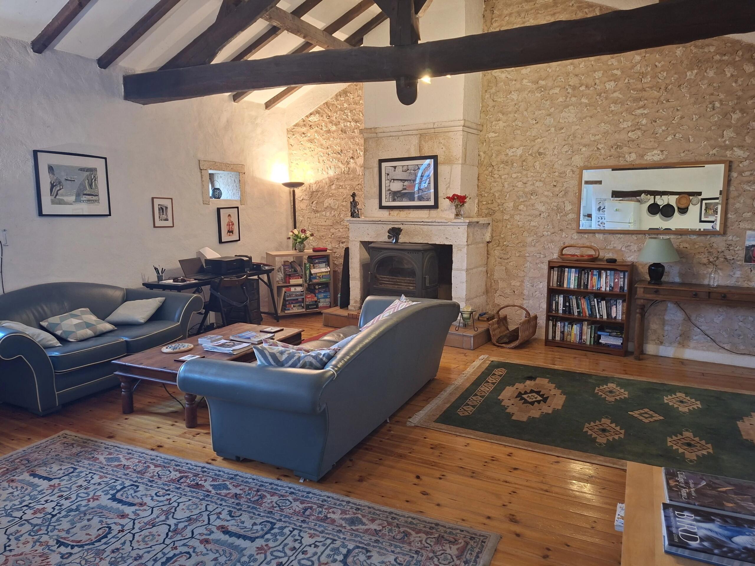 Excellent condition stone property with heated pool, Poitou-Charentes – France – BVI86119