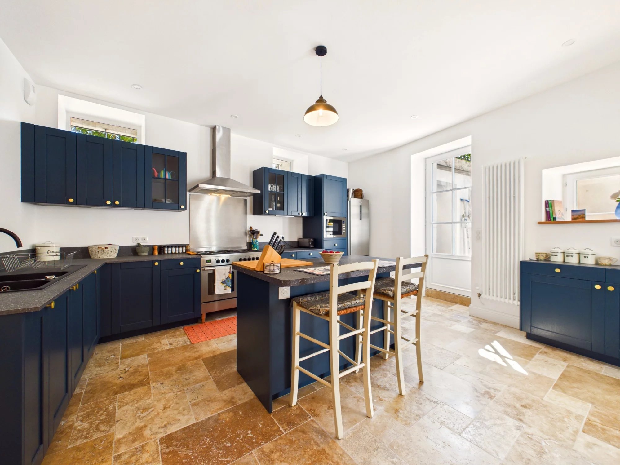 Beautiful-renovated 5-bedroom village property, Aquitaine – France – BVI86170