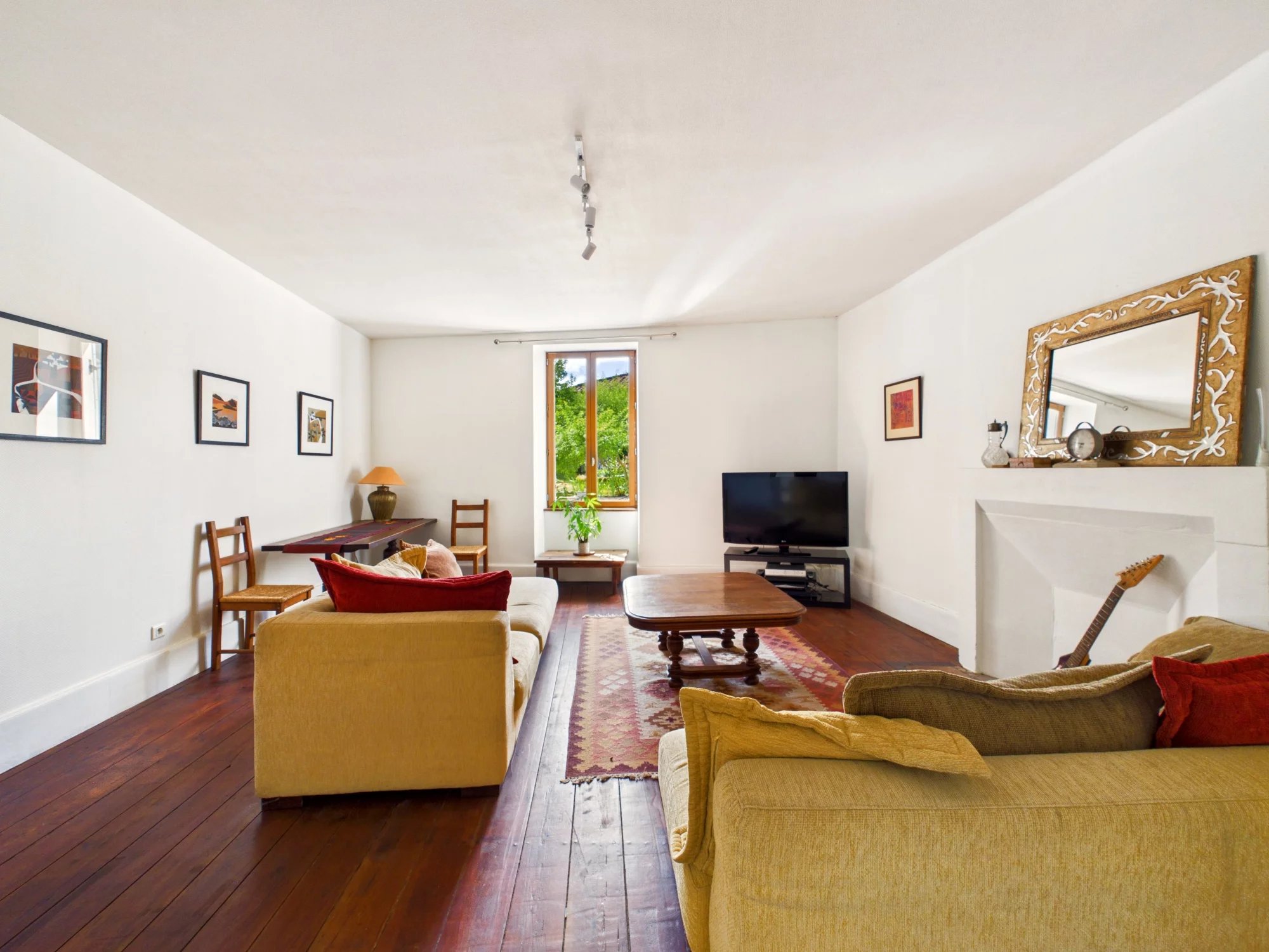Beautiful-renovated 5-bedroom village property, Aquitaine – France – BVI86170
