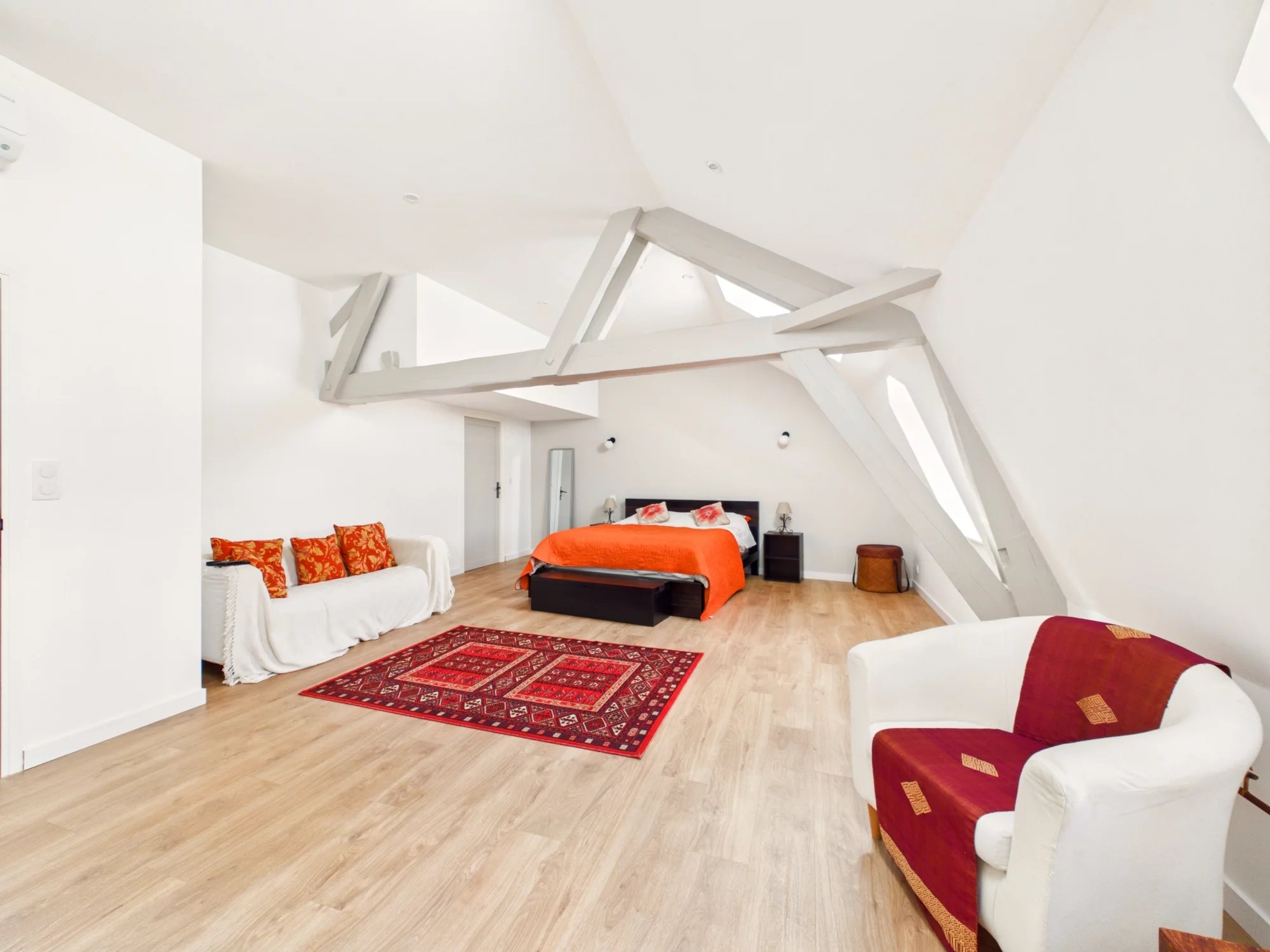 Beautiful-renovated 5-bedroom village property, Aquitaine – France – BVI86170