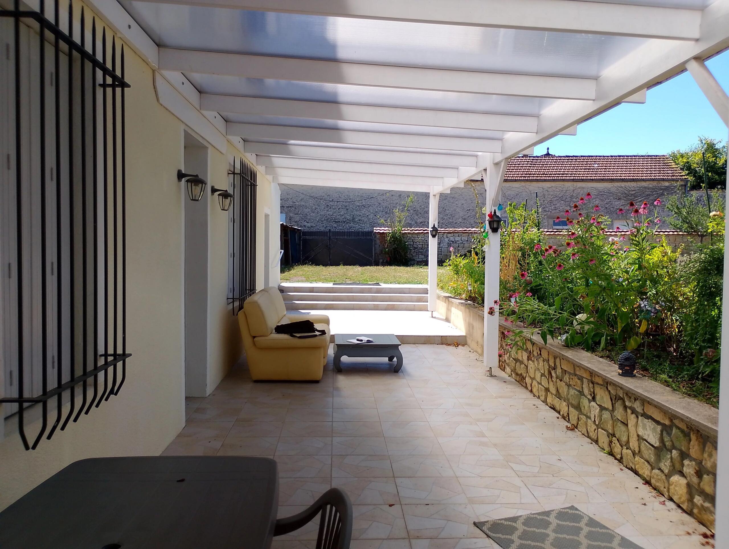 Renovated 3-bed house with garden, garage and workshop on the edge of Jonzac, Poitou-Charentes – France – BVI86409