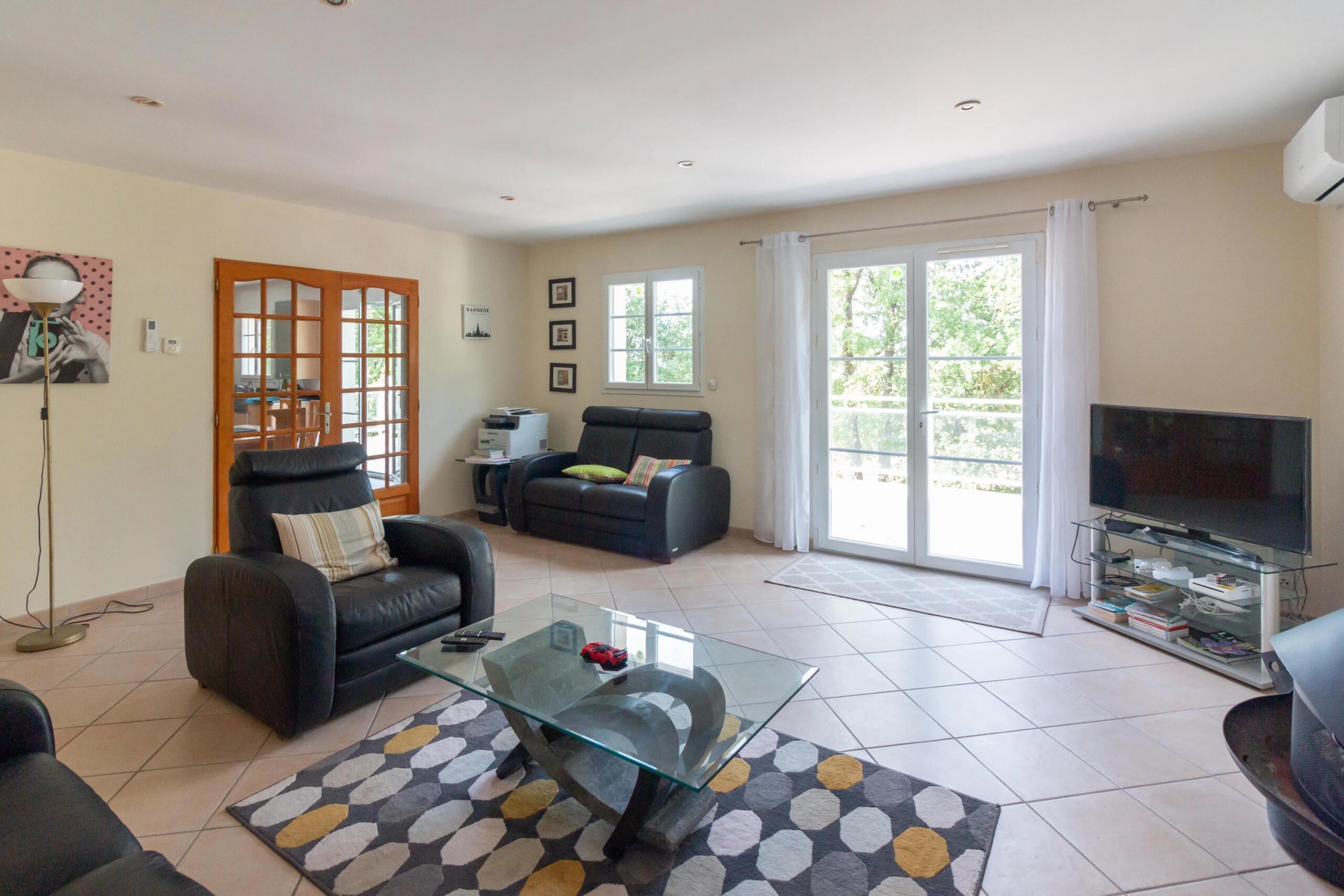 Modern house with beautiful vineyard views and heated pool, Poitou-Charentes – France – BVI86308
