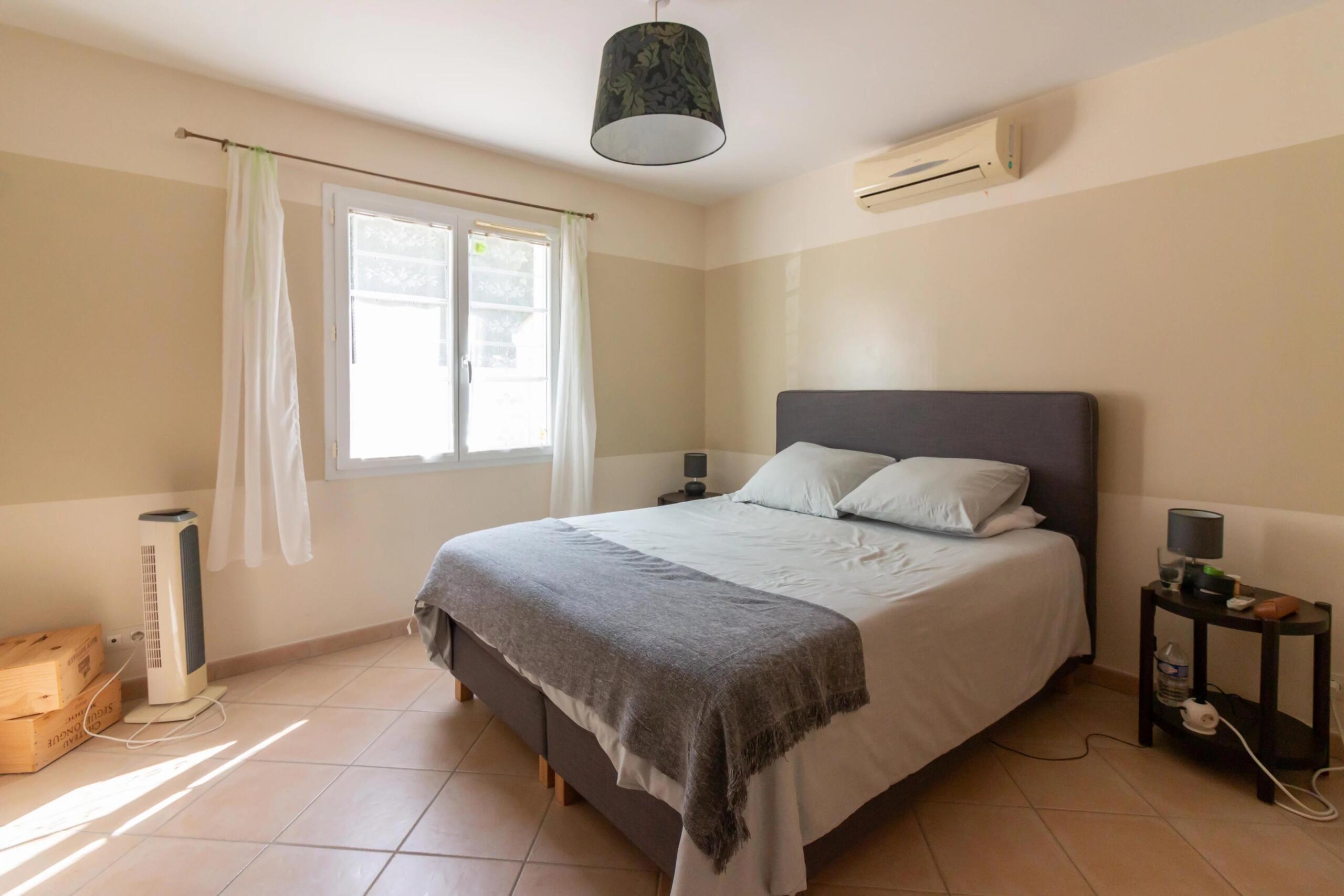 Modern house with beautiful vineyard views and heated pool, Poitou-Charentes – France – BVI86308
