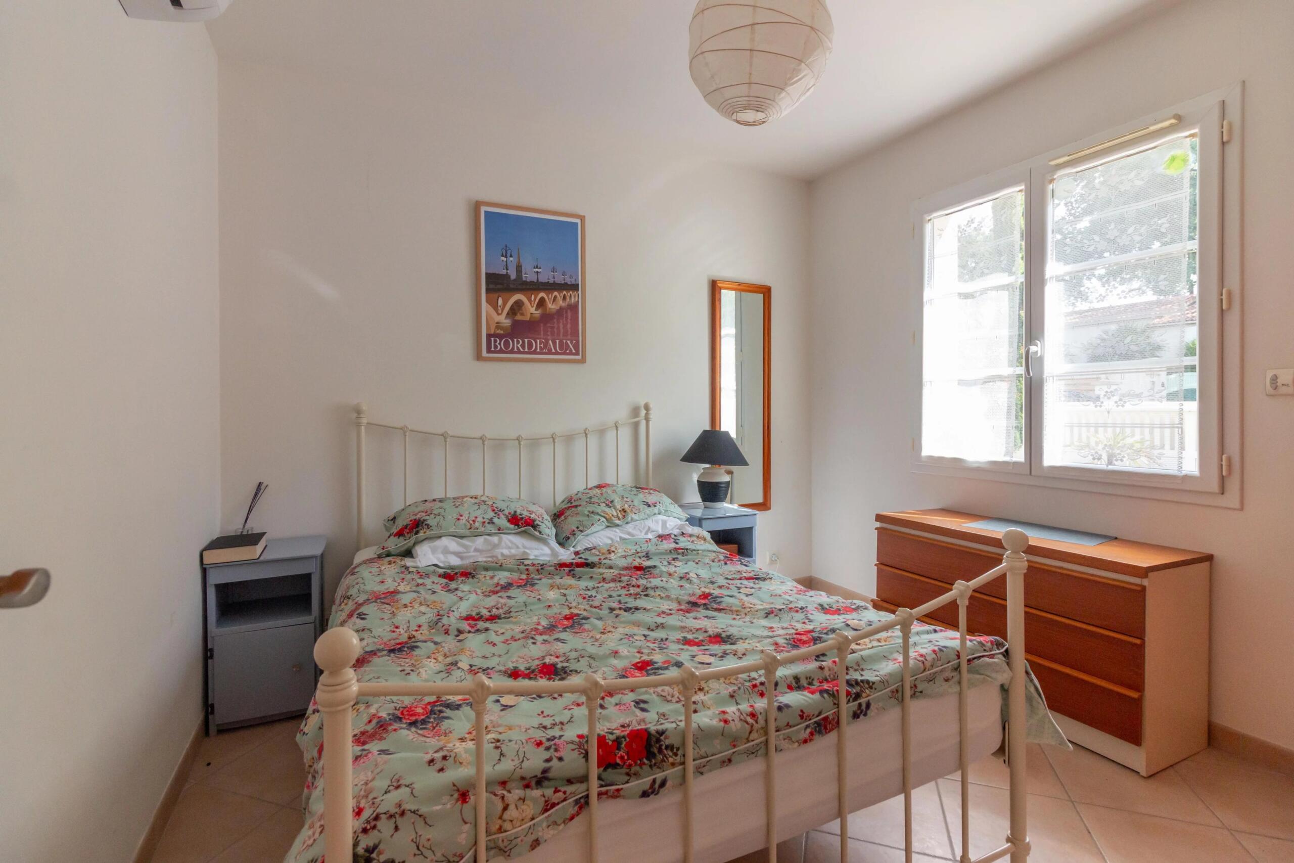 Modern house with beautiful vineyard views and heated pool, Poitou-Charentes – France – BVI86308