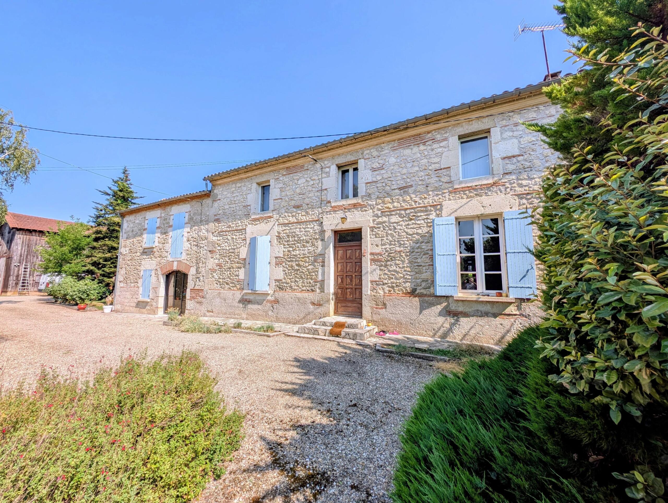 Spacious farmhouse with outbuildings, Aquitaine – France – BVI86424