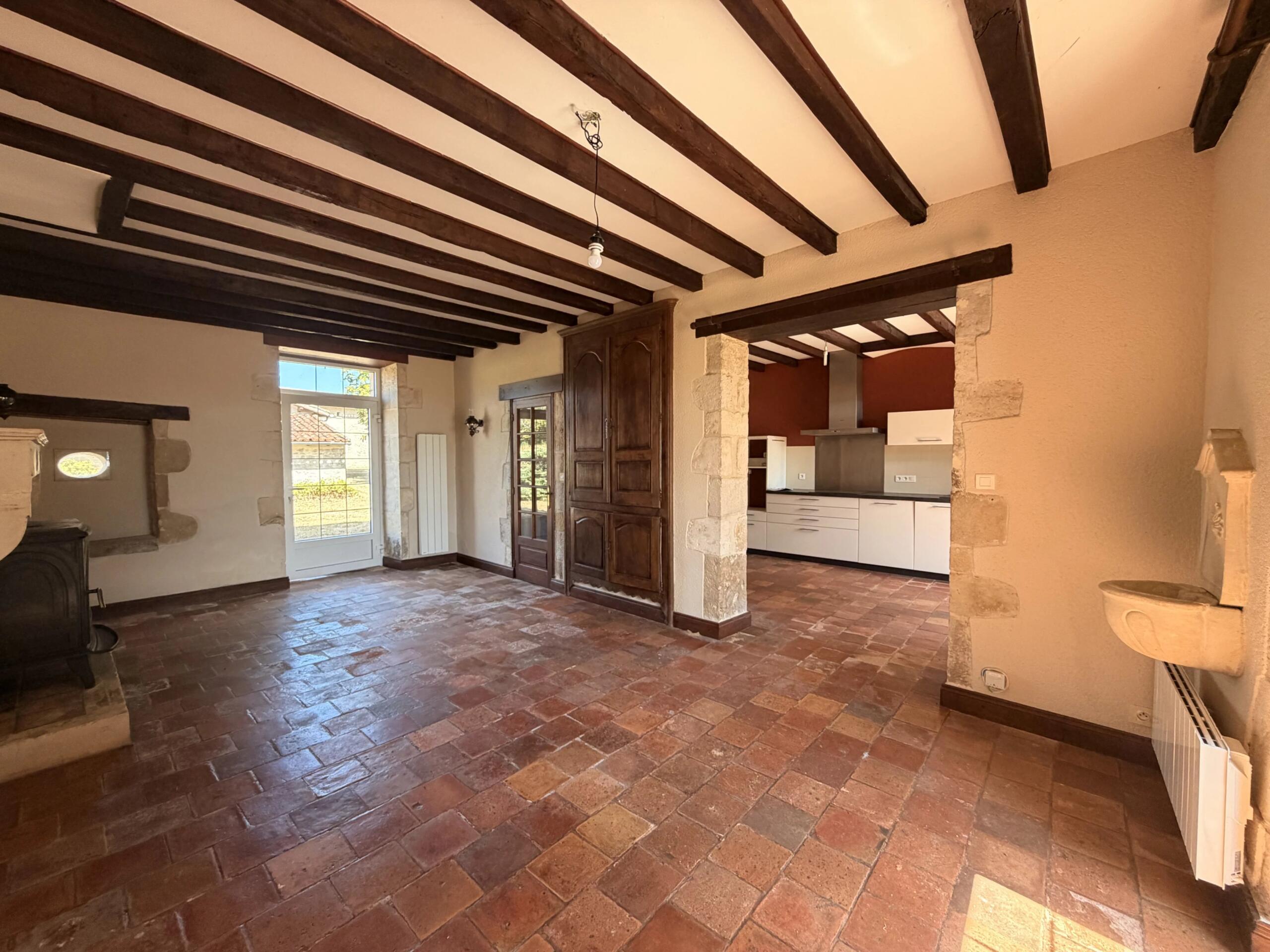 Charming country property with over 2ha, barn, guest annex potential, close to Ruffec, Poitou-Charentes – France – BVI86256