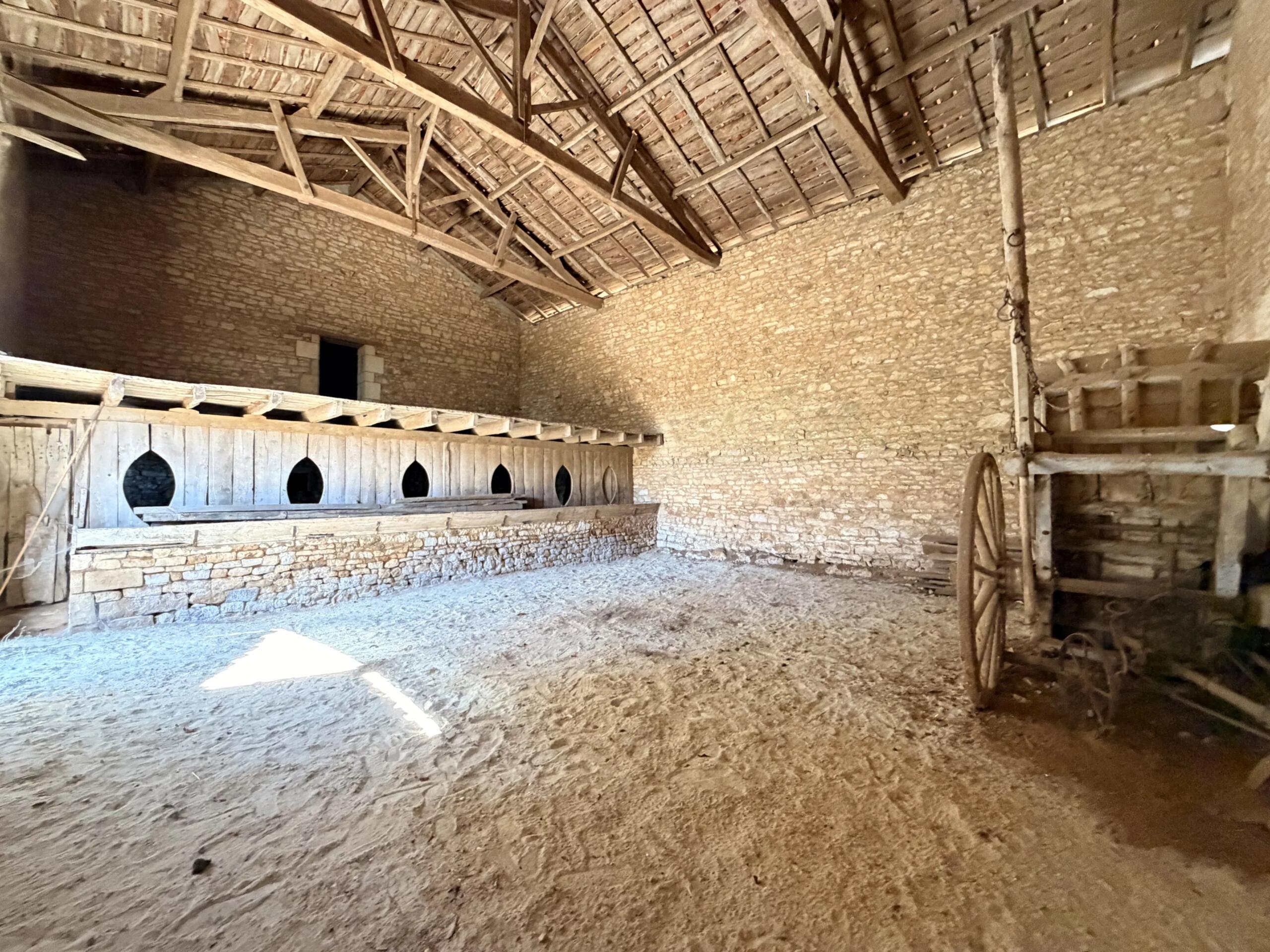Charming country property with over 2ha, barn, guest annex potential, close to Ruffec, Poitou-Charentes – France – BVI86256