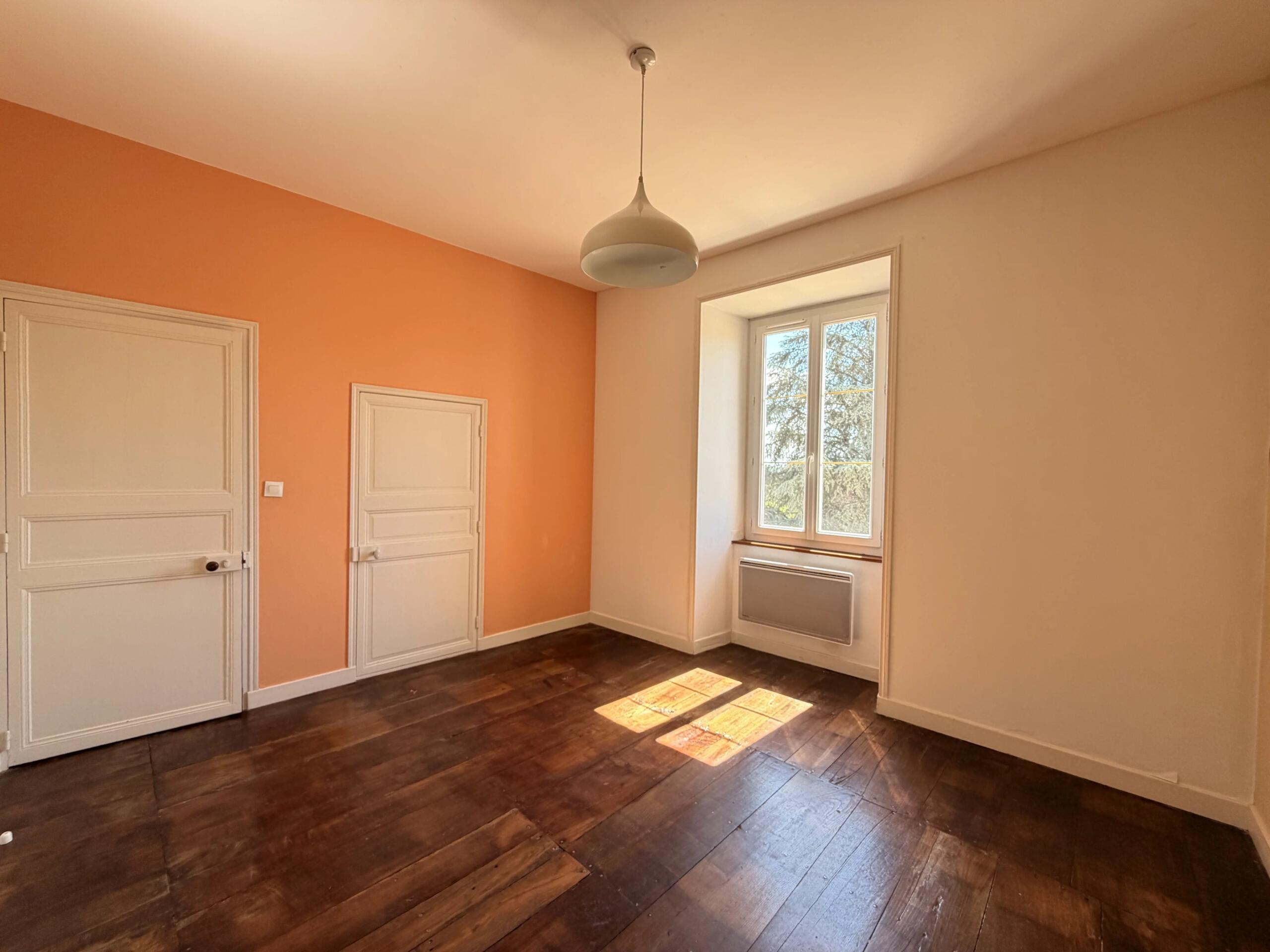 Charming country property with over 2ha, barn, guest annex potential, close to Ruffec, Poitou-Charentes – France – BVI86256