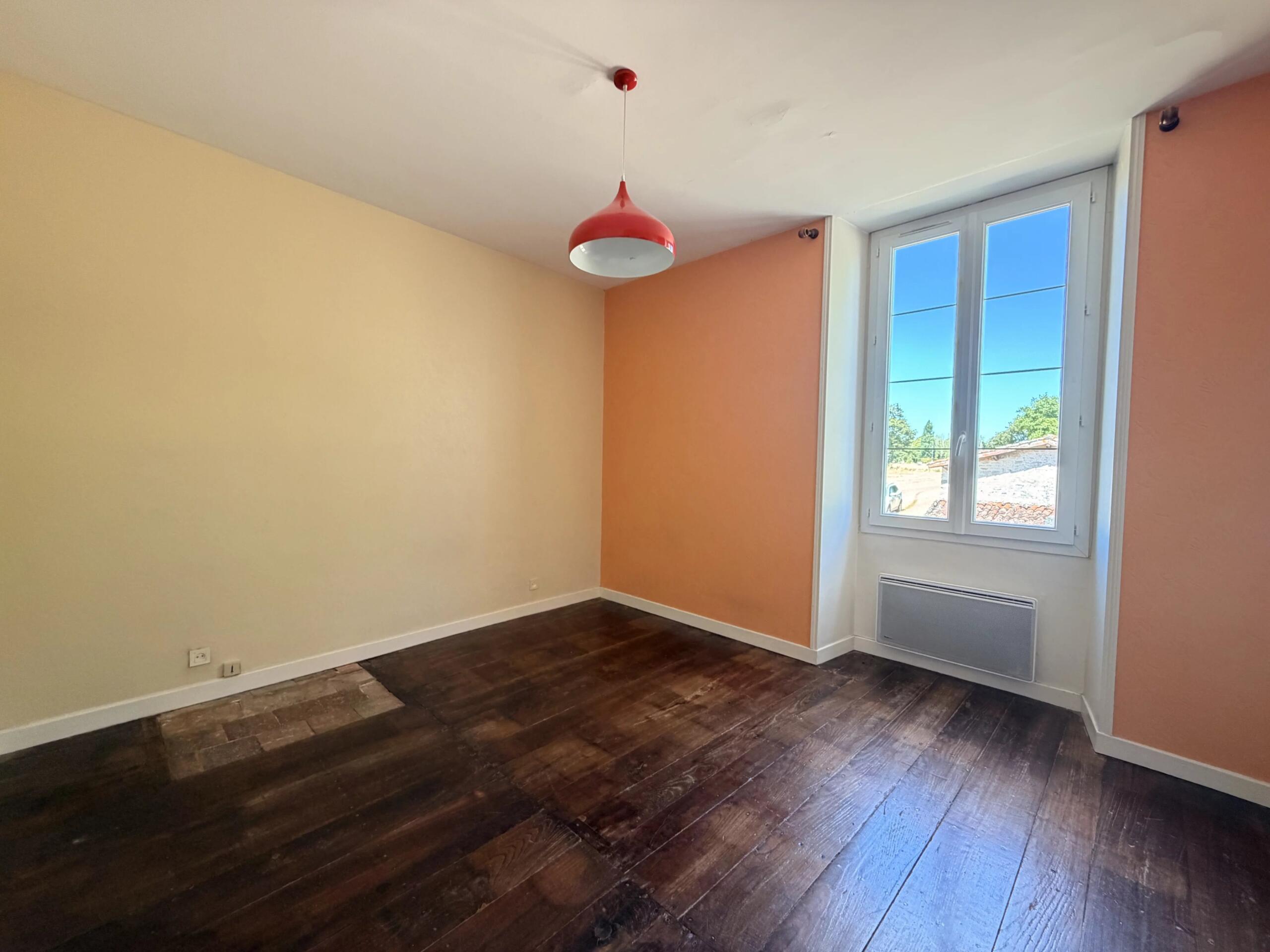 Charming country property with over 2ha, barn, guest annex potential, close to Ruffec, Poitou-Charentes – France – BVI86256