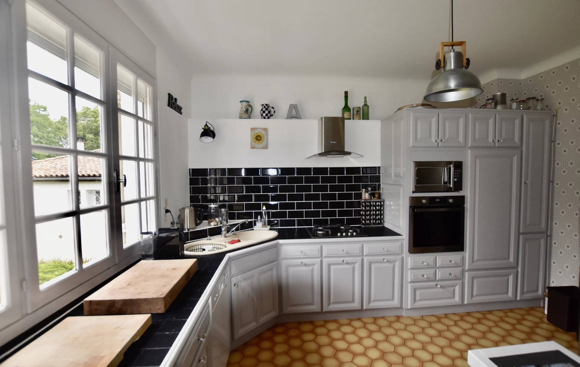 Superbly presented 4/5 bed village house with 2 guesthouses and fabulous pool, Poitou-Charentes – France – BVI79927