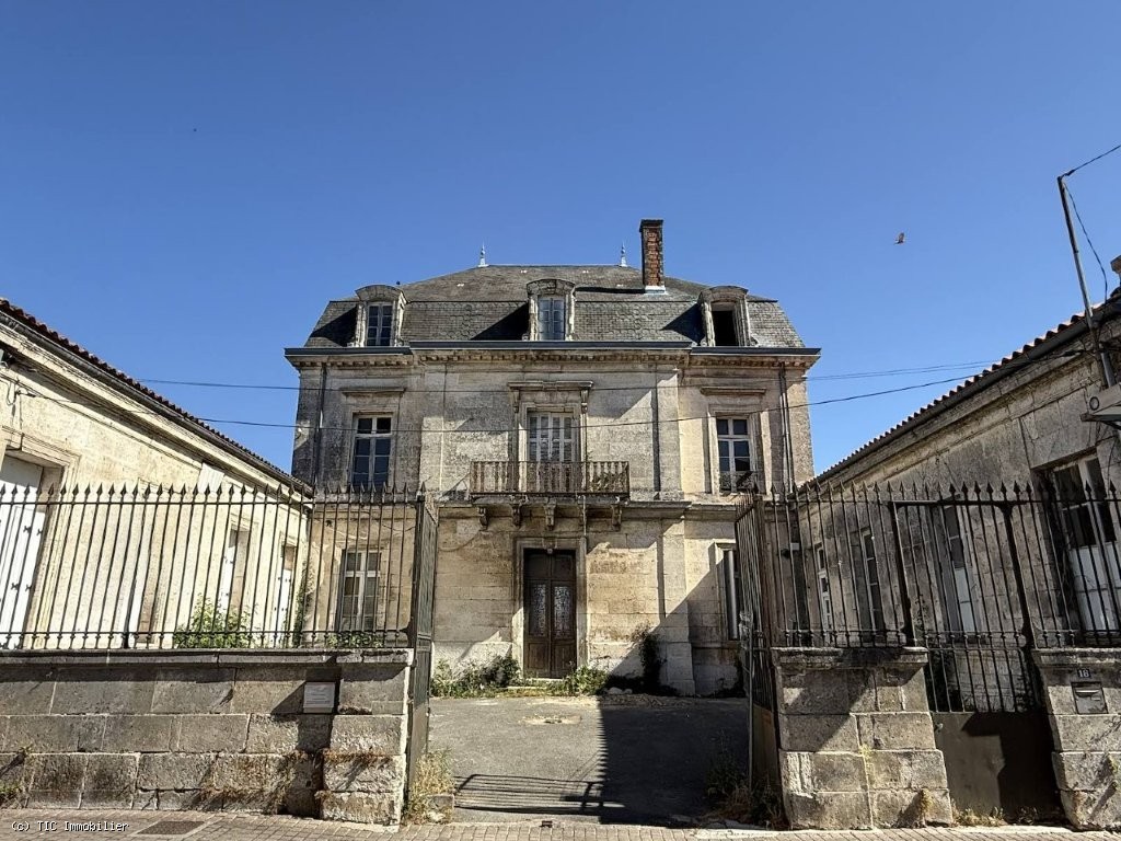 1 bedroom House in Ruffec, France – r7541