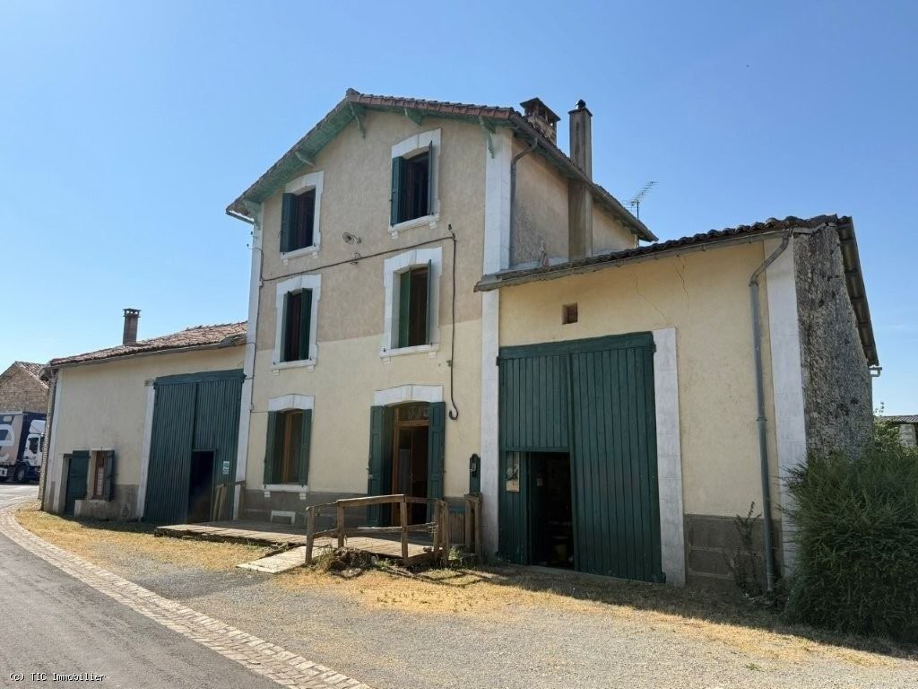 4 bedroom House in Aunac, France – r7540