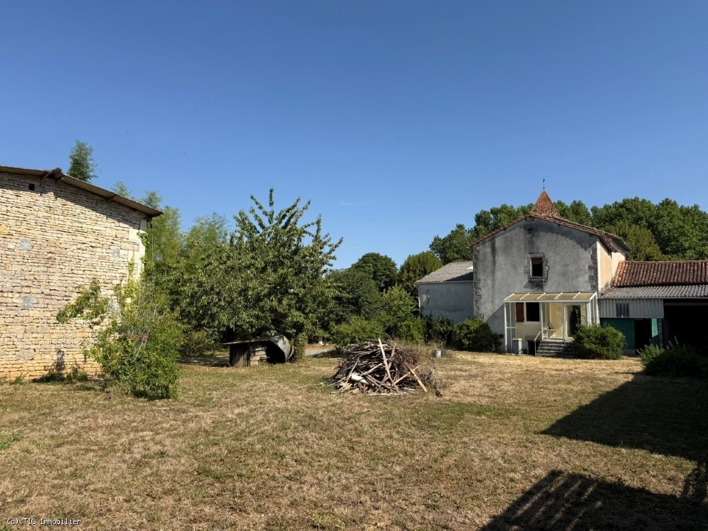 4 bedroom House in Aunac, France – r7540