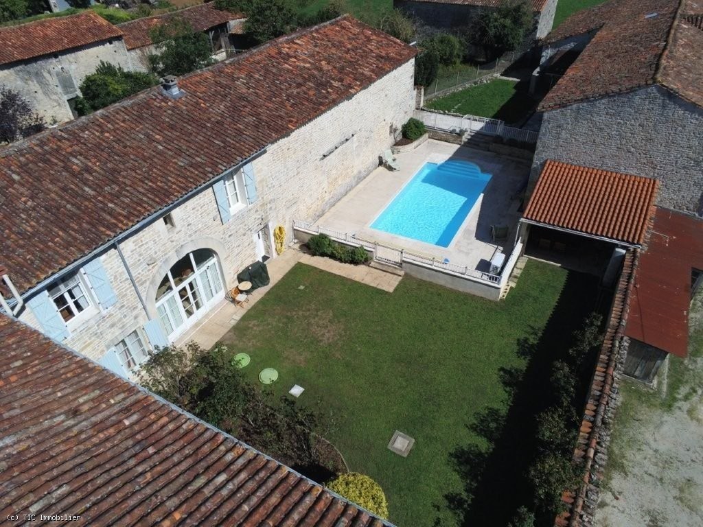6 bedroom House in Ruffec, France – r7536
