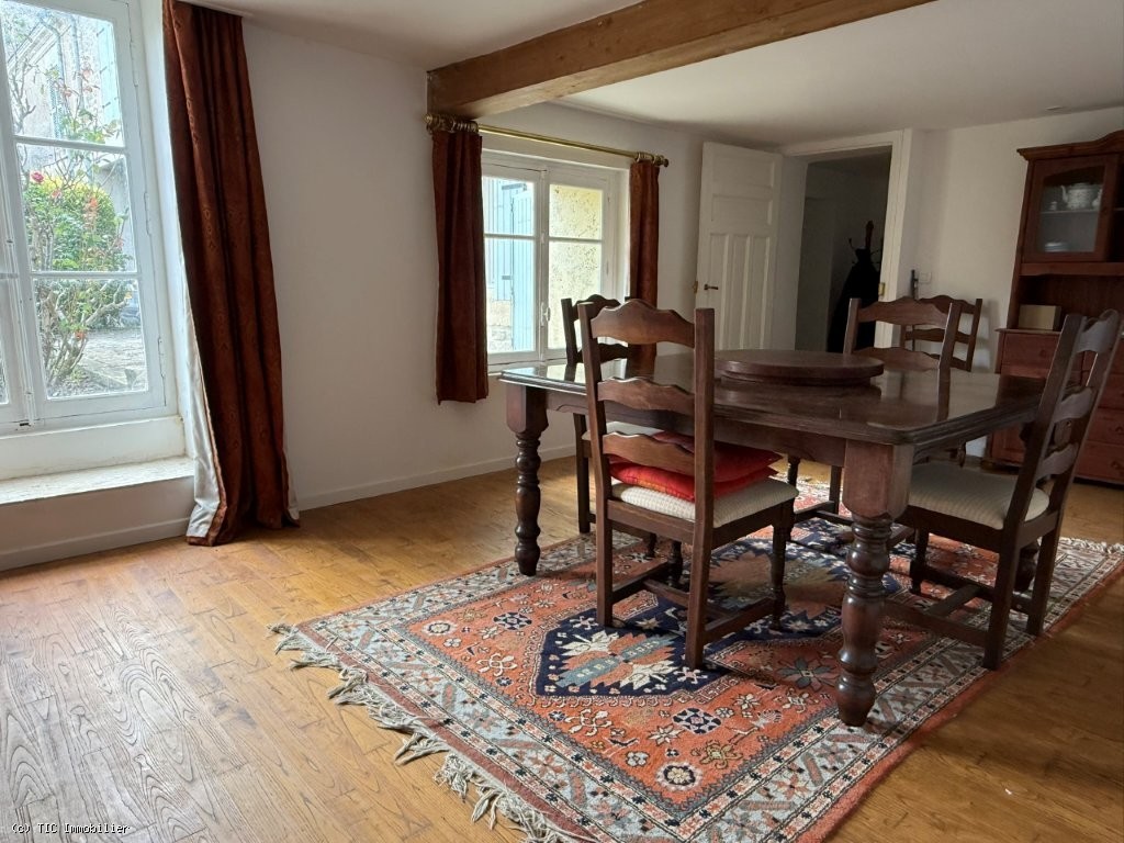 6 bedroom House in Ruffec, France – r7536