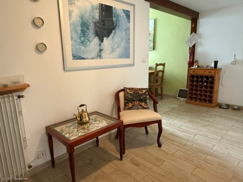 6 bedroom House in Ruffec, France – r7536