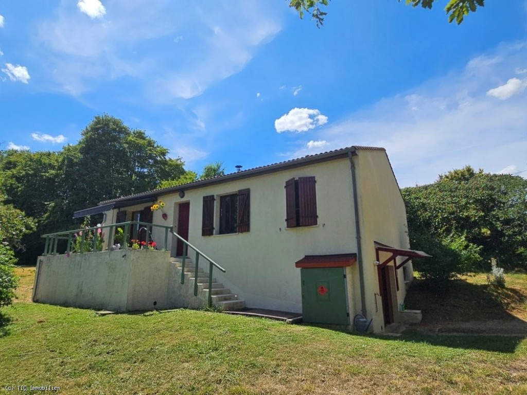 3 bedroom House in Charroux, France – r7535