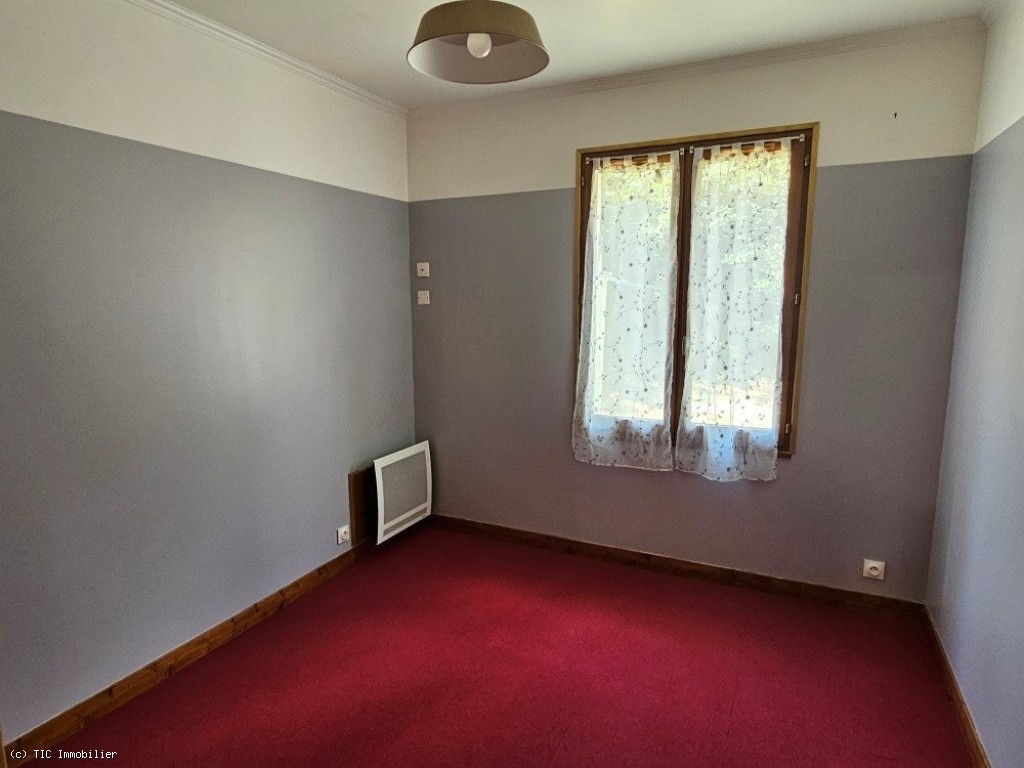 3 bedroom House in Charroux, France – r7535