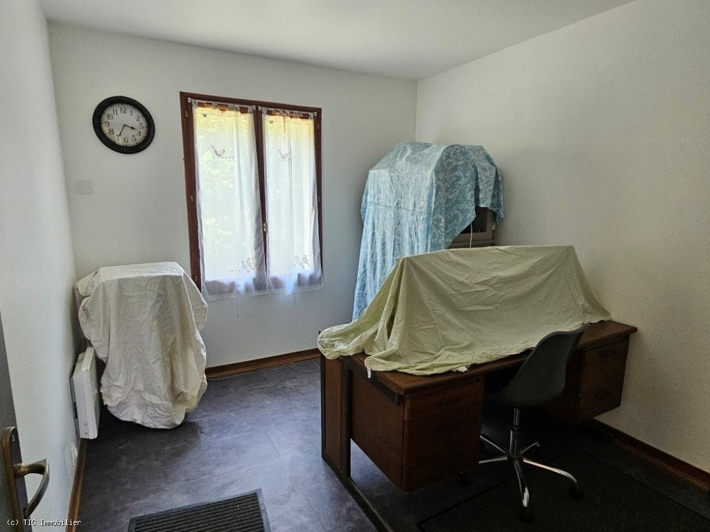 3 bedroom House in Charroux, France – r7535