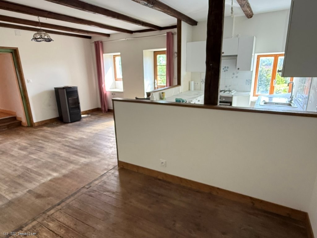 2 bedroom House in Champagne-Mouton, France – r7518
