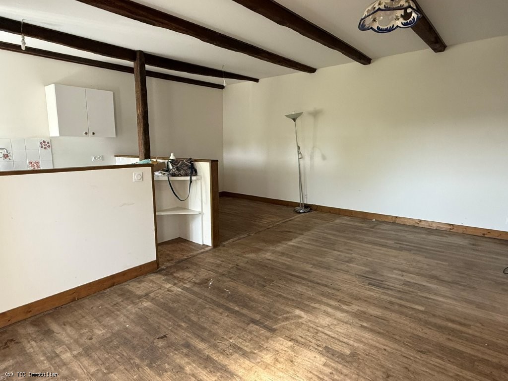 2 bedroom House in Champagne-Mouton, France – r7518