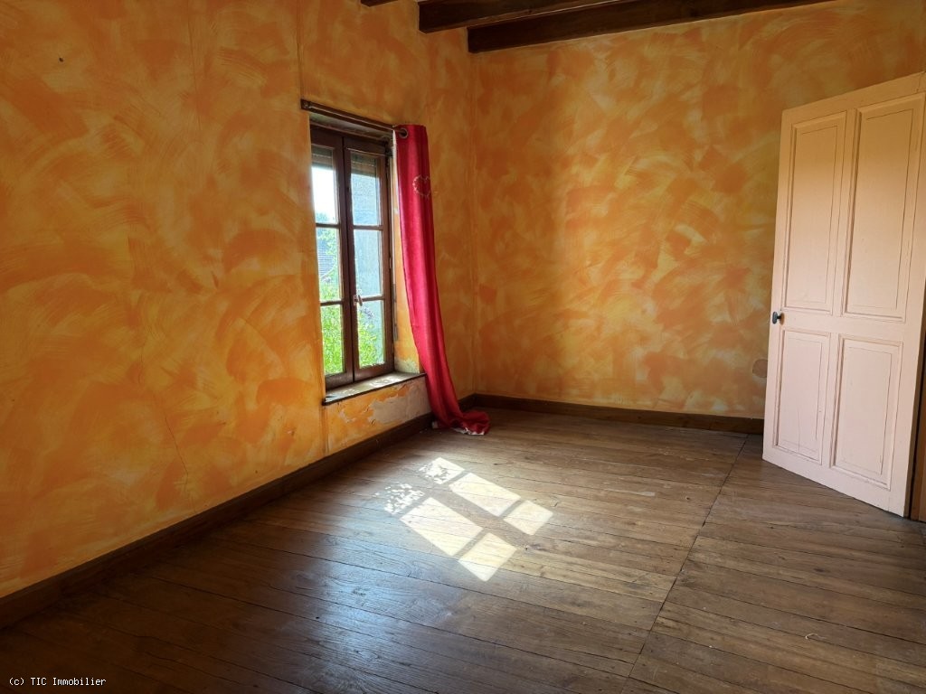 2 bedroom House in Champagne-Mouton, France – r7518