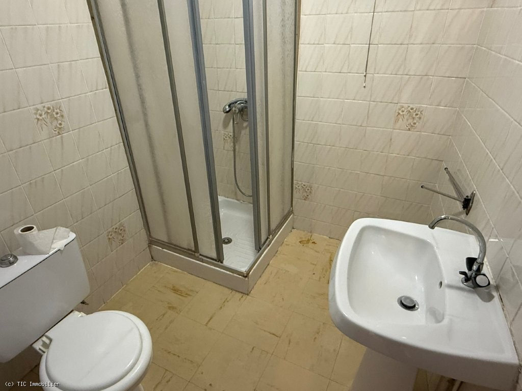2 bedroom House in Champagne-Mouton, France – r7518